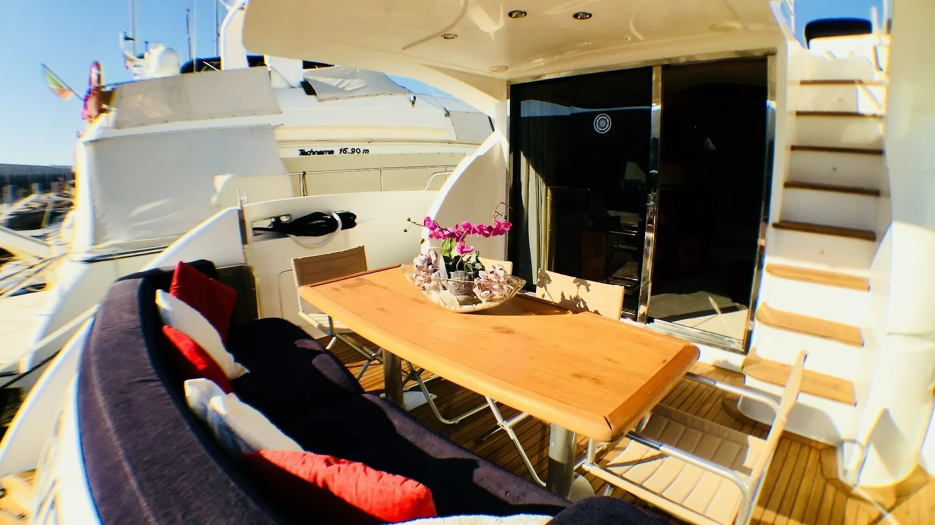 فندق Porto Cervo Luxury Yacht أرتْساكينا